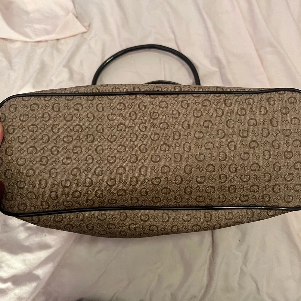 GUESS Tote - Picture 10 of 10